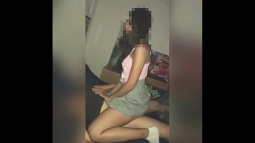 Heißes Amateurvideo einer geilen Schulmädchen Nacht erwischt